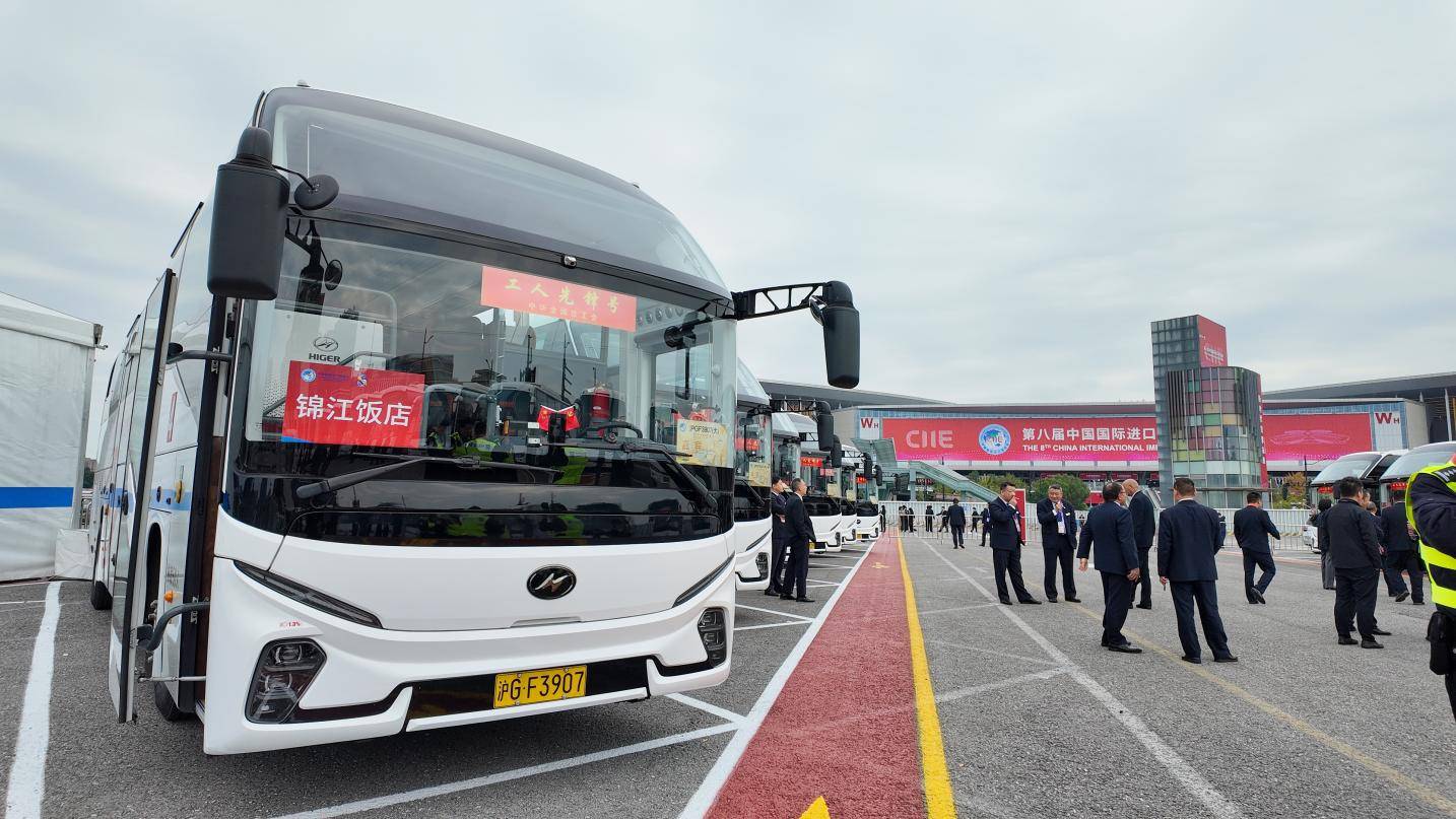 八年护航，使命在肩！苏州金龙硬核品质服务进博会为中国智造添彩