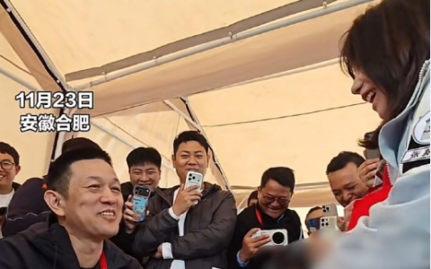 真“BOSS直聘”！李斌“蔚来杯”现场面试大学生：36人通过