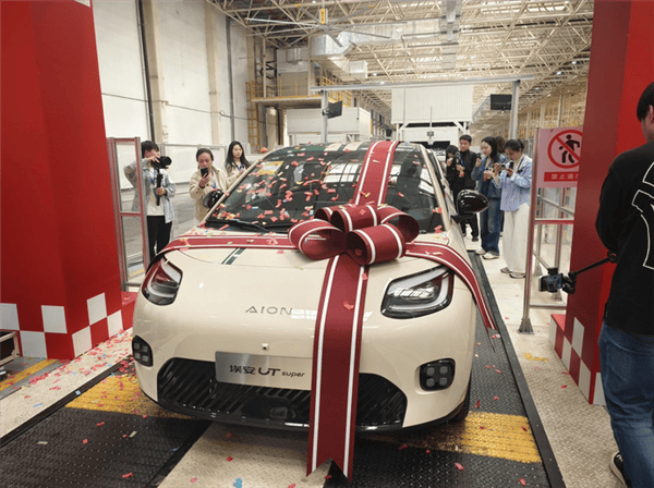 京东第一辆“国民好车” 埃安UT super今日下线