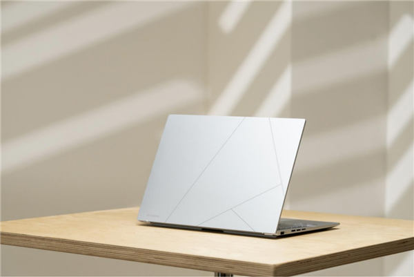 华硕灵耀14 2025：酷睿Ultra 9+高颜值设计 品质党双11必入清单