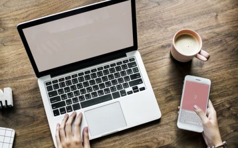 NVIDIA新一代算力核弹Vera Rubin首批交付