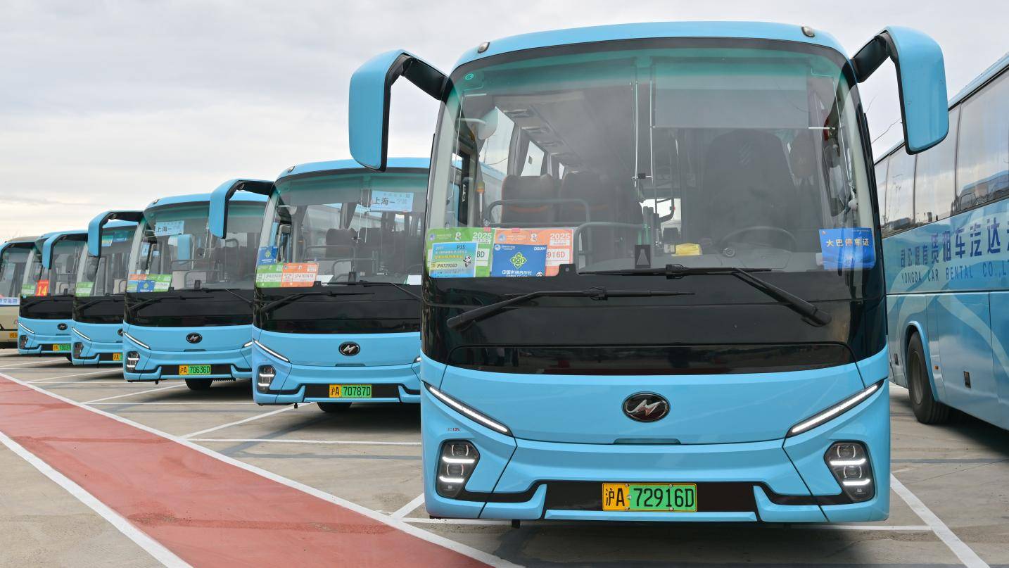 八年护航，使命在肩！苏州金龙硬核品质服务进博会为中国智造添彩