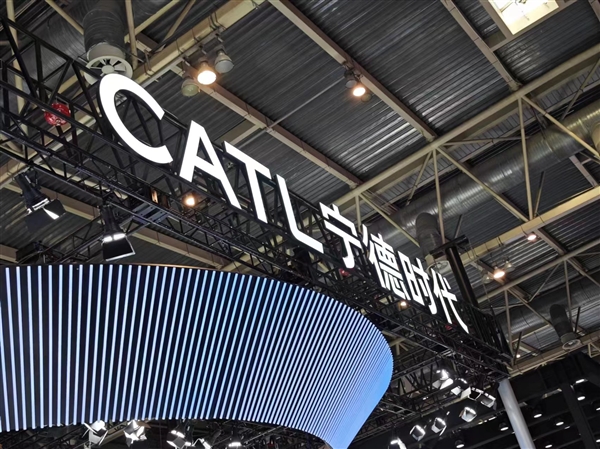 曾毓群：宁德时代已开始量产第五代磷酸铁锂电池 能量密度和寿命实现突破