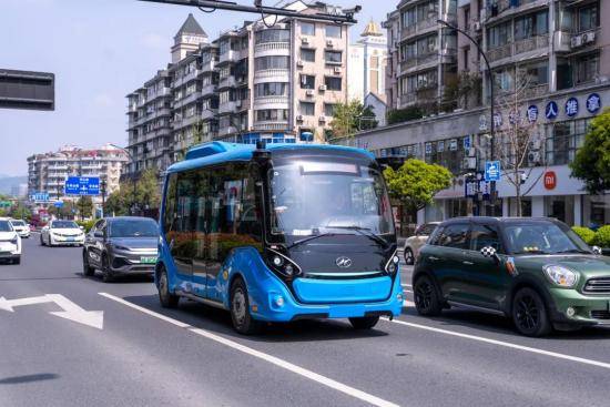 赋能商用车智驾技术“进化”苏州金龙荣获江苏省科学技术奖二等奖