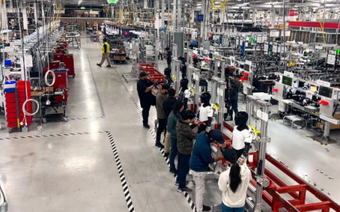 马斯克确认Optimus机器人复数为Optimi 量产目标每年千万台