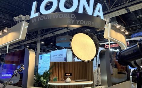 可以科技于CES发布全球首款桌面AI伙伴，进军千亿办公辅助市场