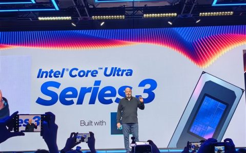 Intel正式发布酷睿Ultra 300系列CPU：游戏性能提升77%