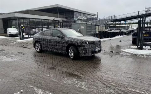 宝马首款纯电轿跑SUV！新世代iX4实车谍照曝光