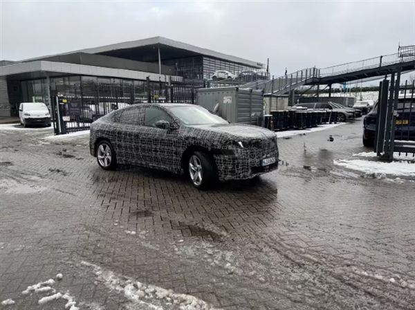 宝马首款纯电轿跑SUV！新世代iX4实车谍照曝光