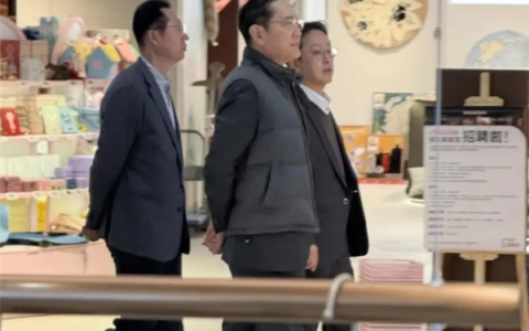 三星掌门人李在镕在北京买LABUBU 商场购物引关注