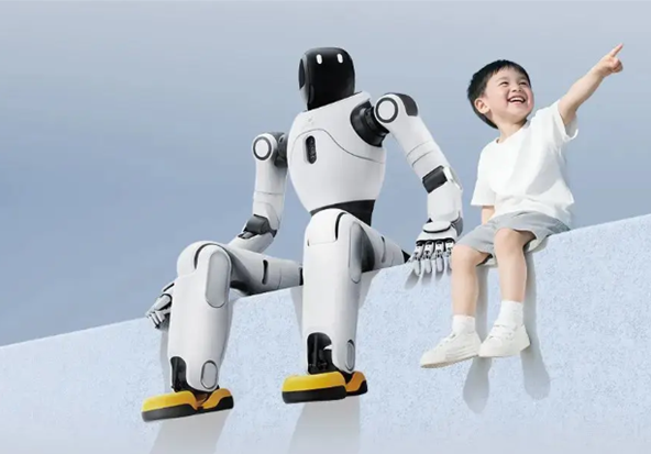 智元登顶全球人形机器人出货量榜首 中国包揽前六！