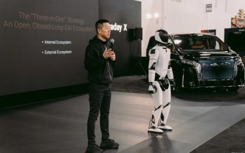 贾跃亭发布FF三大系列机器人 网友脑洞：贾总是时候进军商业航天了