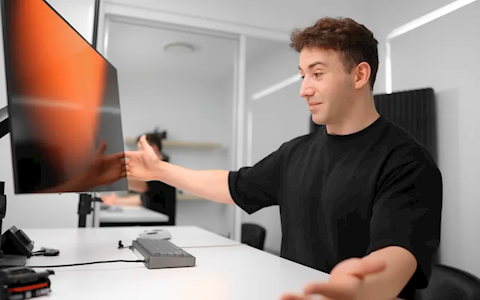 如今的OLED显示器还烧屏吗：国外高玩狂测3000小时 结果意外