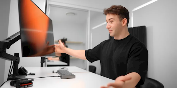 如今的OLED显示器还烧屏吗：国外高玩狂测3000小时 结果意外