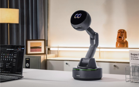 联想展示AI Workmate概念机：打工人的桌面搭子