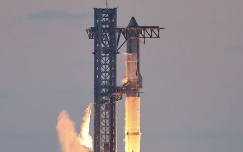 估值1.25万亿美元 SpaceX目标6月挂牌上市：马斯克更有钱了