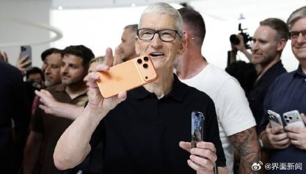 库克亮相苹果员工大会，称身体健康并计划长期担任执行董事长