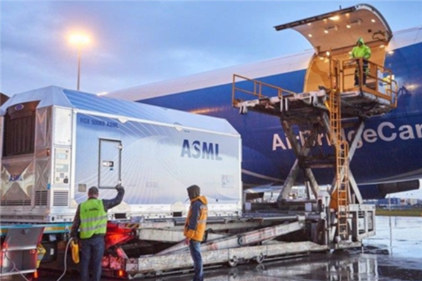 单价近28亿元！台积电高管：阿斯麦最新光刻机非常非常贵 暂不购买