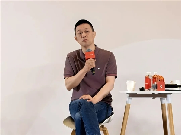 李斌亲口承认：特斯拉智驾领先行业 但我们能跟它掰手腕