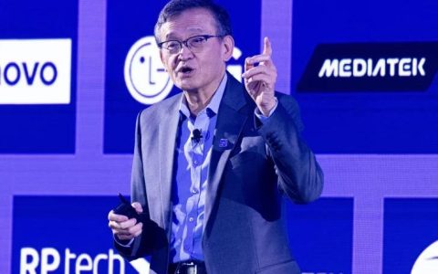 AI 硬件短缺料持续两到三年，英特尔 CEO 称供应链受限