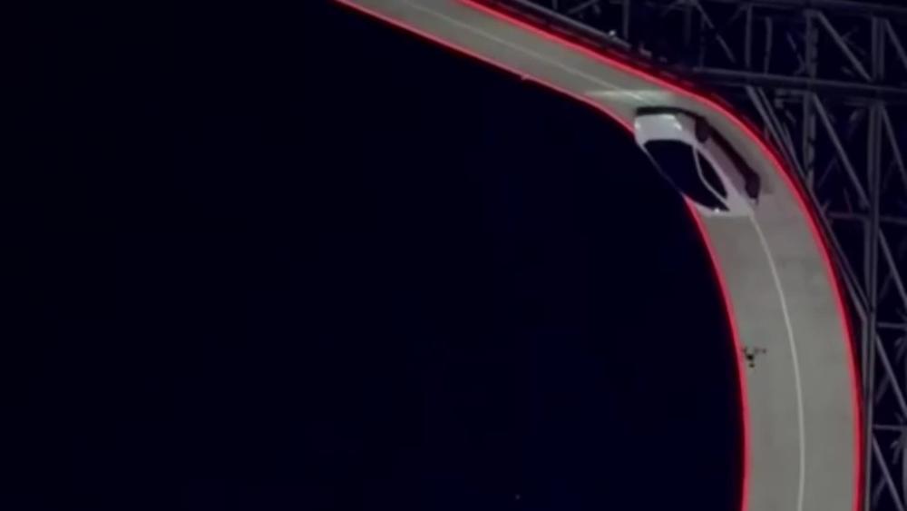 特斯拉二代 Roadster 正式亮相，配火箭推进器可离地升空