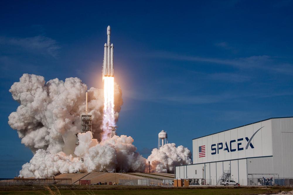 SpaceX 拟募 400 亿美元囤英伟达 AI 芯片,算力军备升级