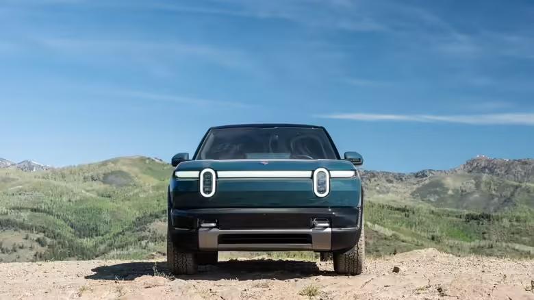 Rivian 交付逆势爬坡:走量新车 R2 撑起三季度